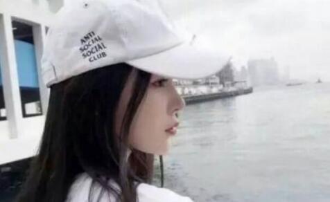 女生送糖给男生是喜欢