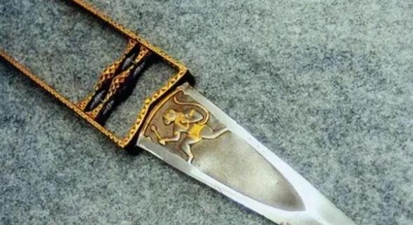 探秘罕见又诡异的四大冷兵器（非洲中部斧也在名单里）  1