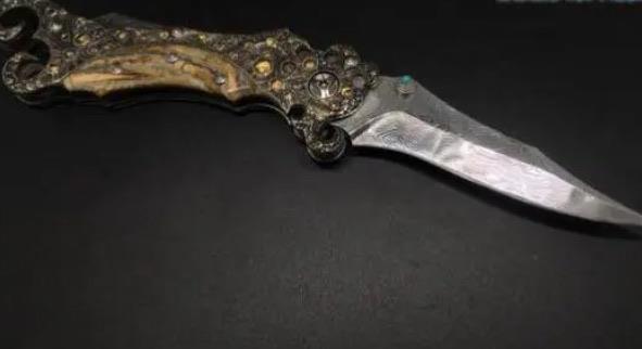 探秘罕见又诡异的四大冷兵器（非洲中部斧也在名单里）  2