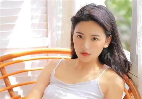 女生回你微信忽快忽慢是什么意思，女生回消息一会快一会慢