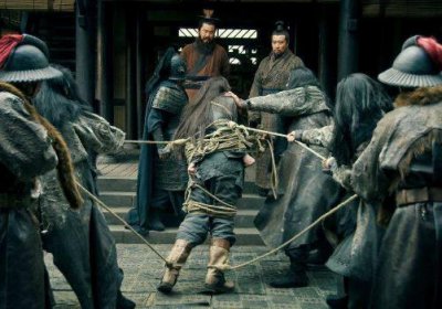 ​吕布被曹操擒住后，为什么刘备建议杀了他？