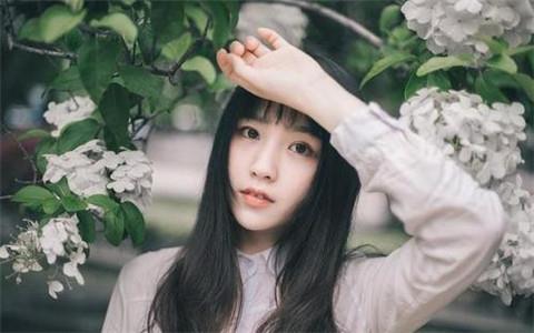 和女生是暧昧的朋友关系