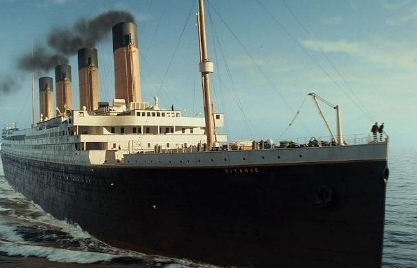 探秘泰坦尼克号沉没事件 泰坦尼克号和冰川相撞(豪华的游轮)  1