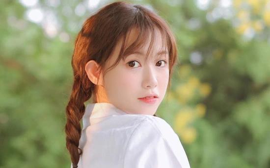 如何应对女友生气时的暴躁行为，避免砸东西和吵架？