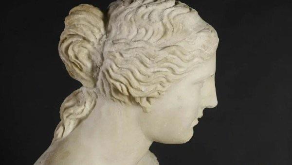 探秘断臂维纳斯多高，断臂维纳斯的意义价值  3