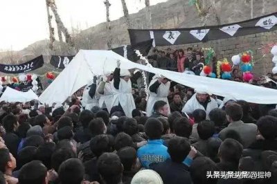 ​父亲去世还没有下葬，儿子就因心梗死亡，这种情况该怎么办丧礼