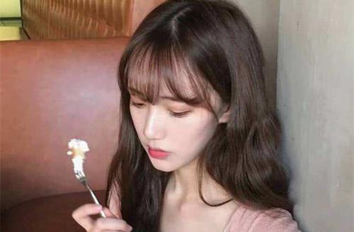 女生微信秒回但不主动联系，有什么深意么？