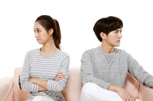 订婚后分手女孩能要吗