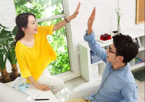 女孩子哭了安慰的套路，千万不要抖机灵