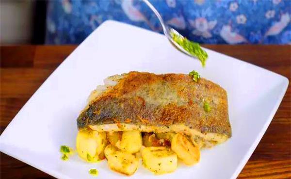 一道美味香煎鳕鱼，做法简单，营养丰富，全家人都爱吃！