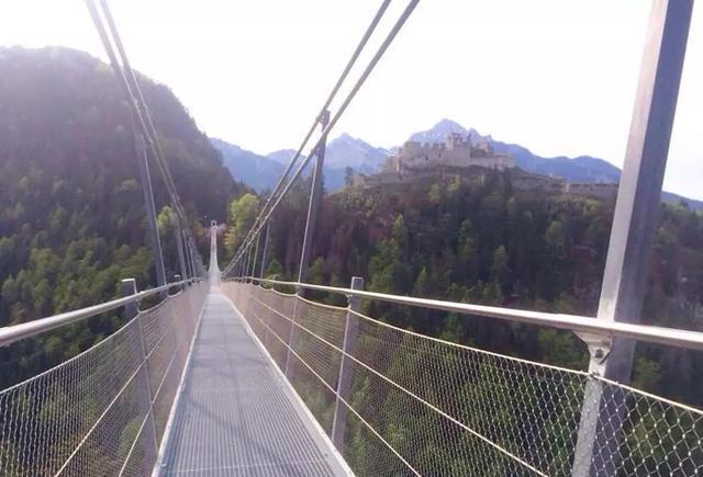 世界10大索桥，中国有4个上榜，你能猜全吗？