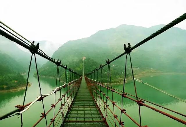 世界10大索桥，中国有4个上榜，你能猜全吗？