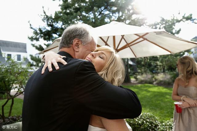 要结婚了，但是男朋友因为彩礼钱生气要分手，劝不回怎么办？