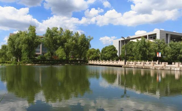 这所医科大学虽是个四非 但实力很强并占尽区域优势