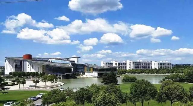 这所医科大学虽是个四非 但实力很强并占尽区域优势