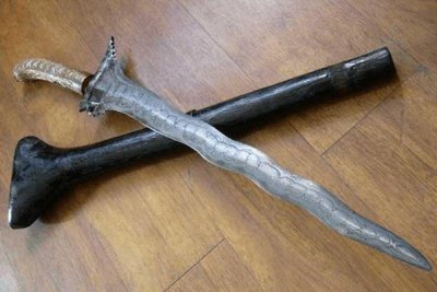 ​世界三大至尊宝刀：中国有二，一把砍透30层甲，一把一刀斩人马