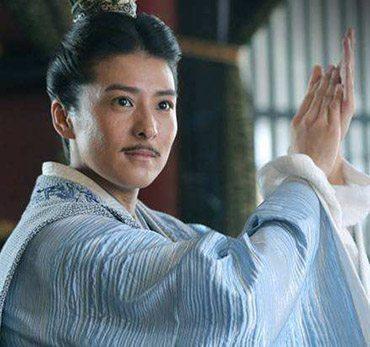 他是古代真实的何晏,相貌比貂蝉还美,并且还发明出1个美容法宝