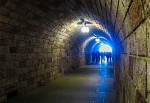 世界上“最恐怖”的三大隧道，其中一个就在中国，游客：太诡异