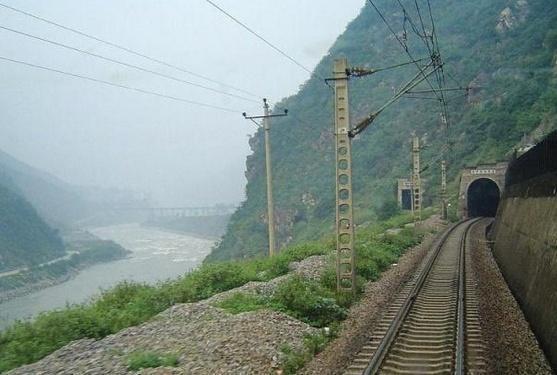 世界上“最恐怖”的三大隧道，其中一个就在中国，游客：太诡异