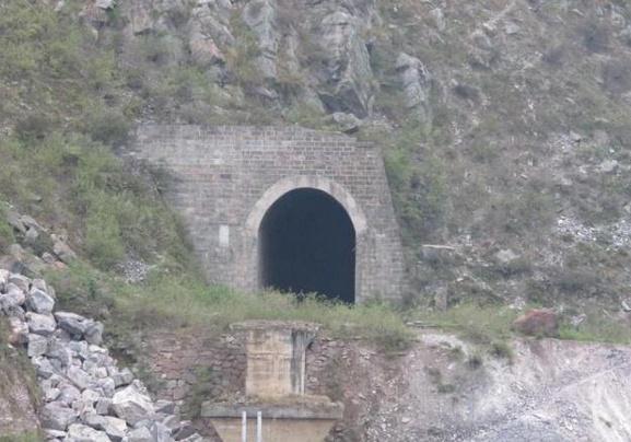 世界上“最恐怖”的三大隧道，其中一个就在中国，游客：太诡异