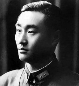 ​衡阳保卫战中，方先觉投降了日寇，为什么还成为英雄？