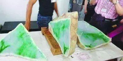 一刀200亿，翡翠帝王绿12亿，一刀暴涨的料子究竟有何与众不同？