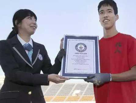 世界上“爬”得最快的人，一百米仅耗时15秒86！