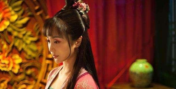 古代小妾很悲惨，命运被他人掌控，正室就寝小妾须在跟前学习