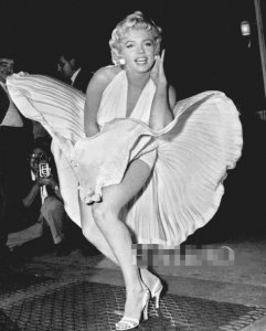 ​1962年玛丽莲梦露死亡现场罕见旧照，一代著名女星裸死卧室