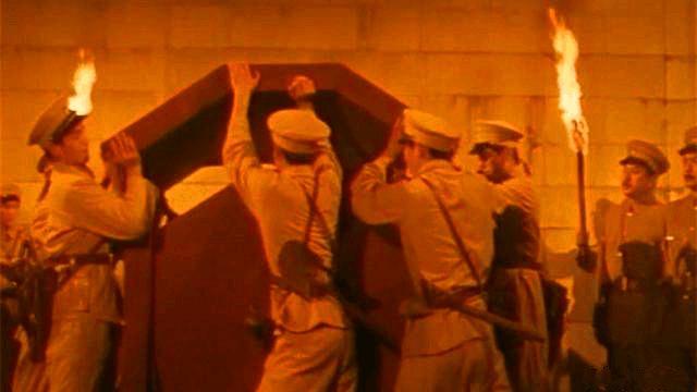 慈禧太后死后报应不爽, 死后20年惨遭被盗, 并且还被奸尸