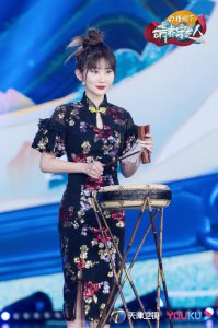 ​国风歌手张晓涵跨界融合传统文化，与孟鹤堂演绎鼓曲《探晴雯》
