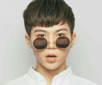 ​有一种“阳光暖男” 叫杨桐，温暖的声线，干净利落的短发