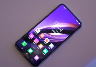 ​大家还记得vivo apex吗？屏下摄像头＋无孔机身＋骁龙855，牛