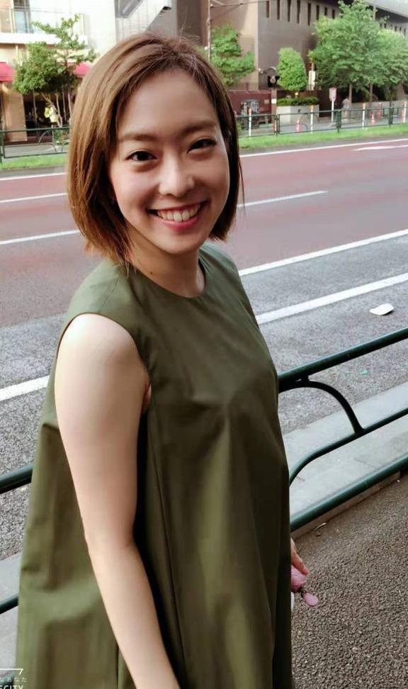 石川佳纯近照,娇艳如花,打扮越来越成熟,网友:有男朋友了?