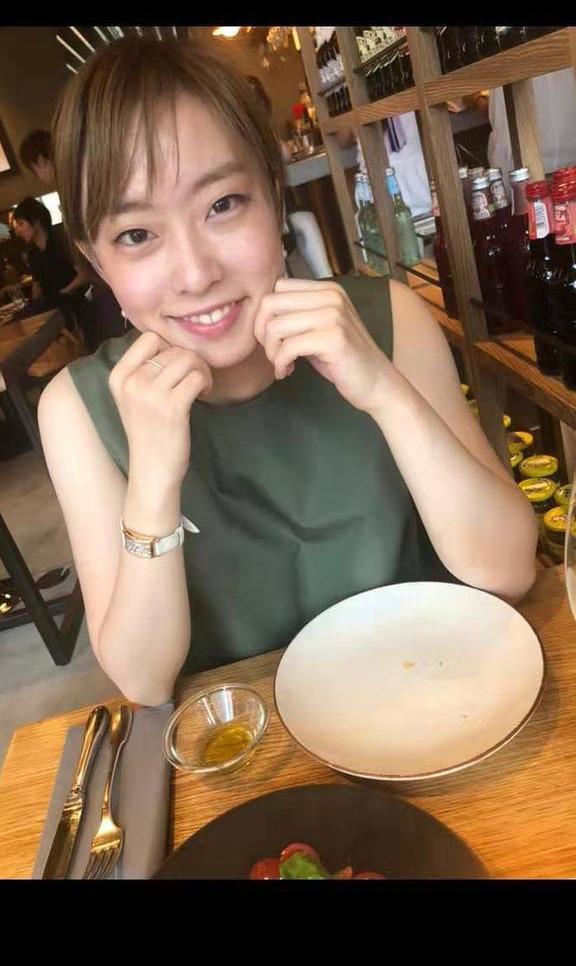 石川佳纯近照,娇艳如花,打扮越来越成熟,网友:有男朋友了?