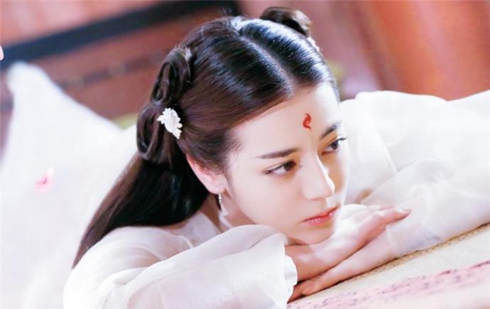 迪丽热巴的男朋友是谁! 胖迪情史被曝