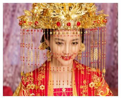 古代穿婚服可以露大腿？甘婷婷孙艺洲唯美婚照原来是这样拍出来的