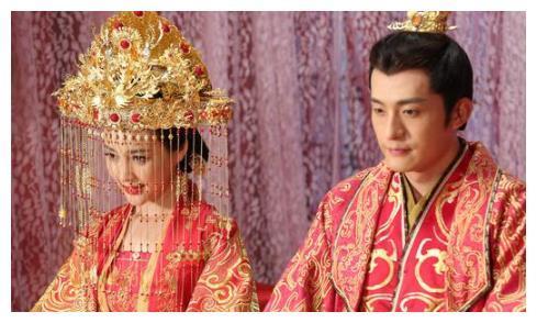 古代穿婚服可以露大腿？甘婷婷孙艺洲唯美婚照原来是这样拍出来的