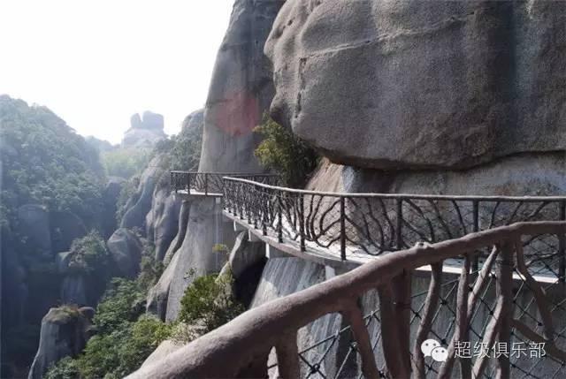 中国最恐怖的“十大”栈道，你想试试哪个？
