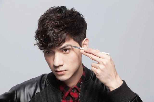 修个眉毛就是娘炮,最爱修眉毛的是日本,中国明星修眉前后对比