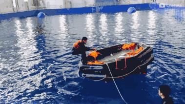 中国最帅的女机长：我们24小时待命，但希望永远只是待命