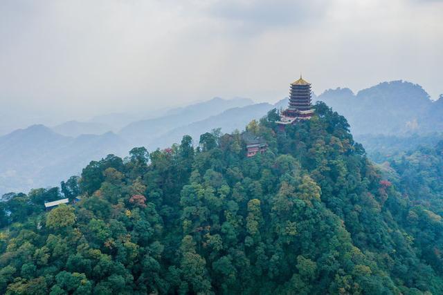 中国最得道的山，白娘子曾经在此修炼过，秋色正美！你知道是哪吗