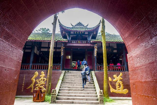 中国最得道的山，白娘子曾经在此修炼过，秋色正美！你知道是哪吗