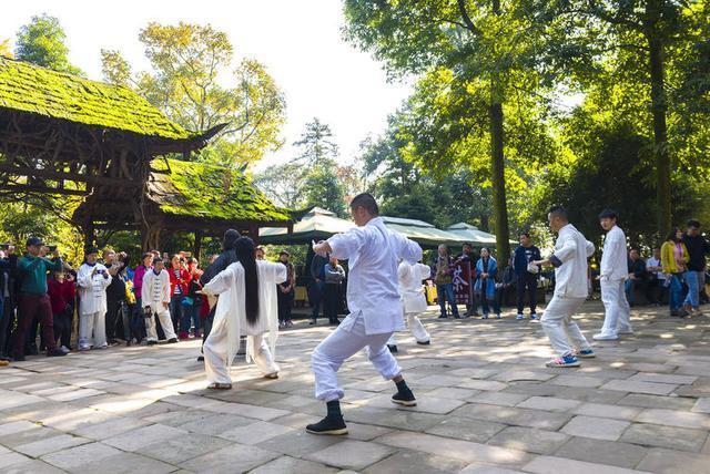 中国最得道的山，白娘子曾经在此修炼过，秋色正美！你知道是哪吗