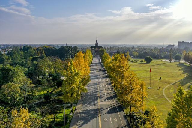 中国最得道的山，白娘子曾经在此修炼过，秋色正美！你知道是哪吗