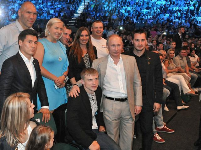 最恐怖俄罗斯拳王！头骨是普通人的3倍，曾打败拳王霍利菲尔德