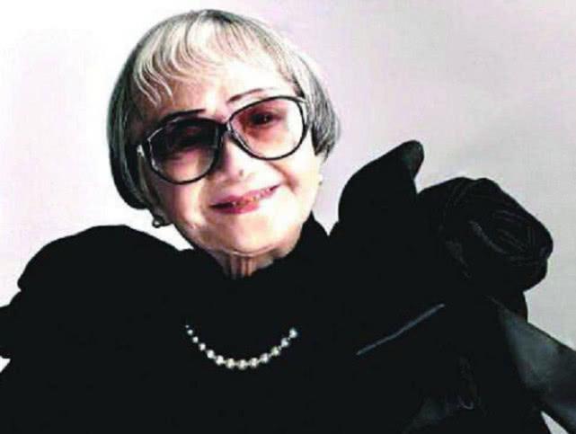 她是邓丽君的偶像，今在睡梦中离去，网友：再见了！