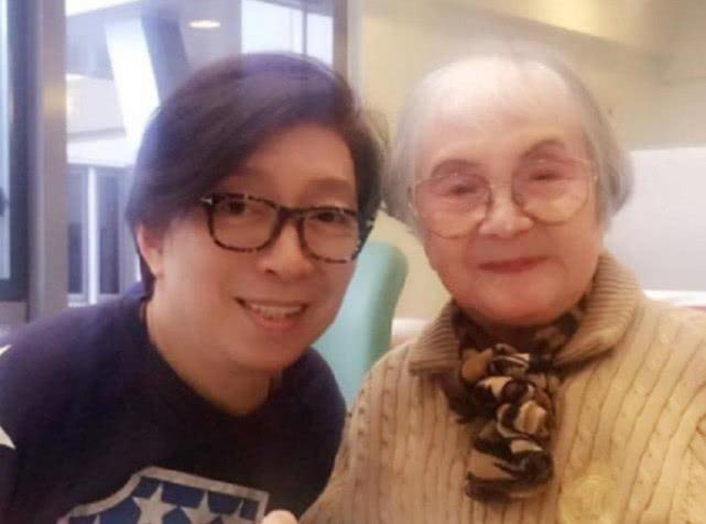 她是邓丽君的偶像，今在睡梦中离去，网友：再见了！