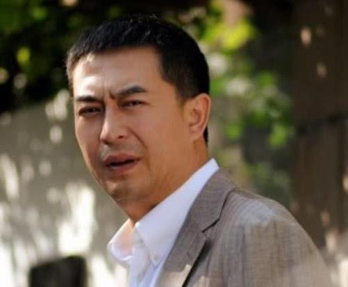 坐拥亿万家产，却偏偏爱给张嘉译跑龙套，照片曝光竟是熟悉的他！