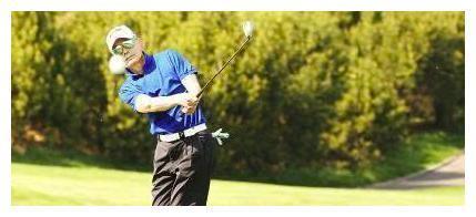 60岁葛优全家近照，朴素妻子是小学美术老师，至今没孩子